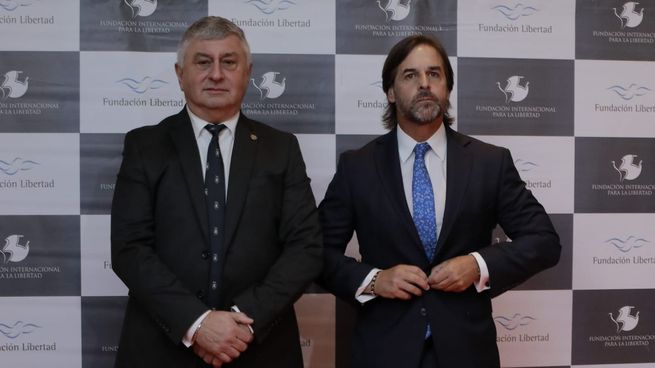 El presidente de la República, Luis Lacalle Pou, y el presidente de Fundación Libertad, Gerardo Bongiovanni.