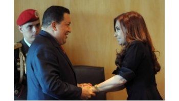 ámbito.com | La última foto de Hugo Chávez junto a Cristina de Kirchner.