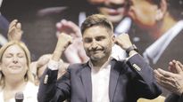 unidad. En el escenario del búnker ganador en Rosario, Pullaro se mostró con Patricia Bullrich y con Horacio Rodríguez Larreta. El gobernador electo dijo que trabajará para que gane Juntos por el Cambio en octubre.