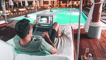 ámbito.com | hotel office.jpg