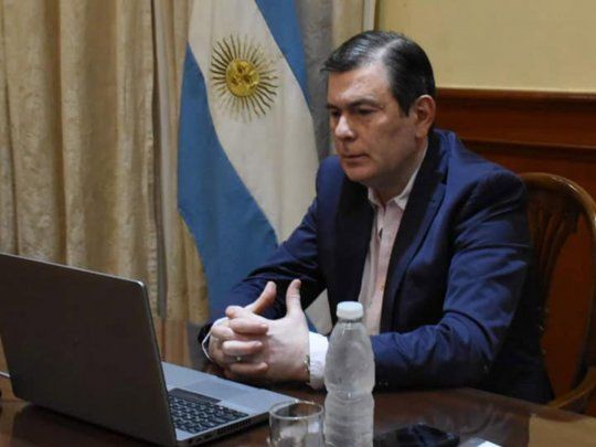 Gerardo Zamora anunció un bono de $400.000 para trabajadores de la provincia. 