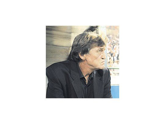 Julio Falcioni quiere que Riquelme sea el líder de su equipo y maneje los tiempos de juego.