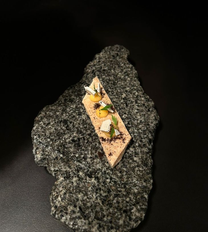 It has limited editing nougat with citrus and crispy flavors. It has limited editing nougat with citrus and crispy flavors.