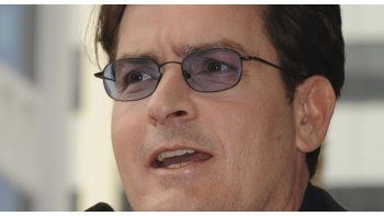 Charlie Sheen fue atacado por una vecina en su casa de Malibú.&nbsp;