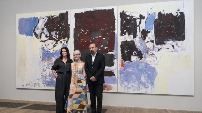 Este enorme tríptico de seis metros de largo, titulado Iva 1973, se exhibe ahora en el Tate Modern, donde millones de visitantes lo disfrutarán gratuitamente cada año.