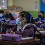 En Guadalajara ahora es obligatorio el uso de cubrebocas en escuelas por el sarampión. En Guadalajara ahora es obligatorio el uso de cubrebocas en escuelas por el sarampión.