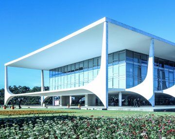 El Palacio de Planalto (en portugués: Palácio do Planalto) es la sede del Poder Ejecutivo del Gobierno brasileño.