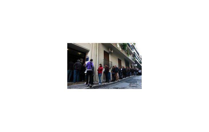 Grecia sufre el quinto año de recesión y afecta el empleo del país.