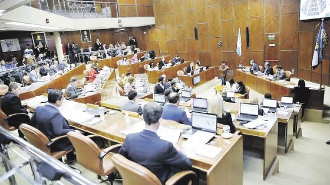 votación. La Legislatura sanjuanina convirtió en ley ayer, por 26 votos a favor y 9 en contra, el retorno del sistema electoral de los Lemas, en medio de una dura resistencia de las fuerzas de la oposición.
