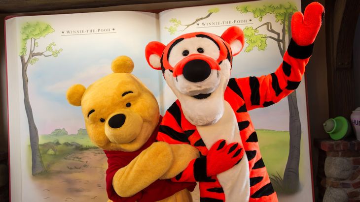 Disney transformó a Winnie the Pooh en una marca capaz de superar a Mickey Mouse en ingresos por licencias. Disney transformó a Winnie the Pooh en una marca capaz de superar a Mickey Mouse en ingresos por licencias.