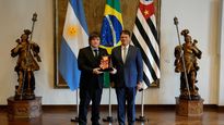 Javier Milei fue condecorado por el gobernador de San Pablo.
