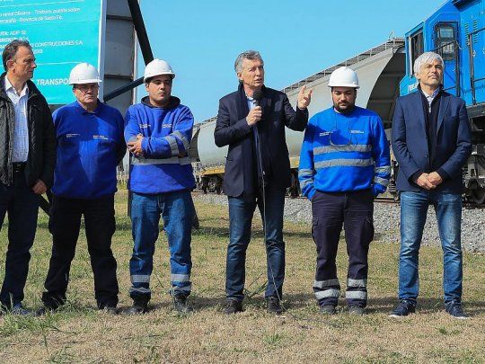 El presidente&nbsp;Mauricio Macri&nbsp;recorrió un tramo de los más de 800 kilómetros de vías renovadas de la línea Belgrano Cargas.