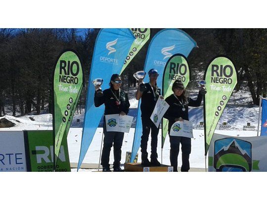 Podio del sprint femenino de biatlón.