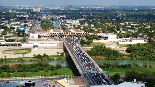 Se inaugura en 1995, el Puente Internacional de Nuevo Laredo.