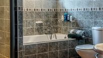 La nueva moda para los baños: ¿se van realmente los azulejos? La tendencia del lujo silencioso