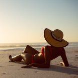 Es posible aprovechar los beneficios del sol para la salud, sin aumentar los riesgos asociados a la radiación ultravioleta. Es posible aprovechar los beneficios del sol para la salud, sin aumentar los riesgos asociados a la radiación ultravioleta.