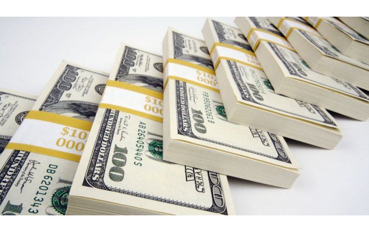 El dólar revirtió suba inicial y cayó dos centavos a $ 15,27