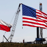 El escenario proyectado por la EIA sugiere un mercado energético global más holgado en los próximos años, caracterizado por abundancia relativa de petróleo y gas y precios moderados. El escenario proyectado por la EIA sugiere un mercado energético global más holgado en los próximos años, caracterizado por abundancia relativa de petróleo y gas y precios moderados.