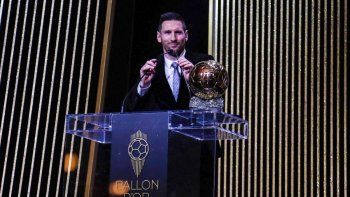 Messi ahora tiene un Balón de Oro más que Ronaldo.