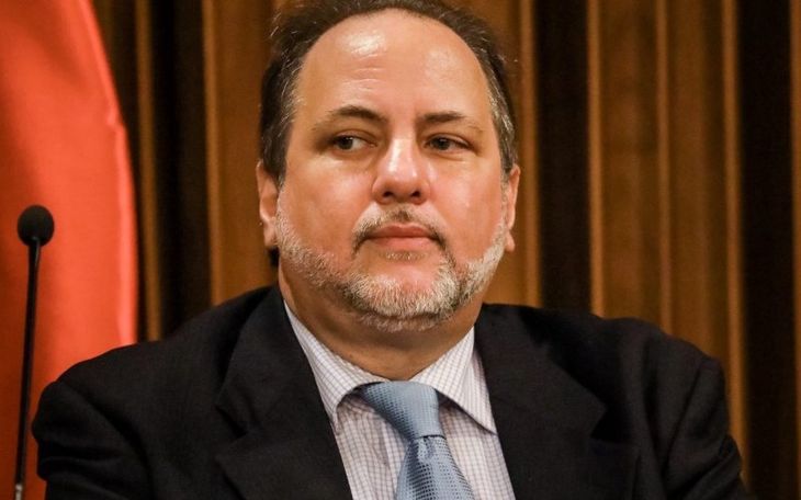 El defensor del Pueblo Alfredo Ruiz también renunció a su cargo. El defensor del Pueblo Alfredo Ruiz también renunció a su cargo.