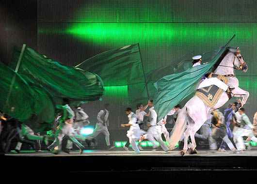 El espectáculo reunió a cientos de bailarines y jinetes de Libia, Túnez, Marruecos, Egipto y Ucrania.