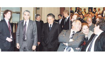 ámbito.com | El lanzamiento del bono Chubut, que encabezó Mario Das Neves, reunió a buena parte de los dirigentes del PJ anti-K: Eduardo Duhalde, Francisco de Narváez, Ramón Puerta, Adolfo Rodríguez Saá y Graciela Camaño. Además de dos técnicos con pretensiones políti