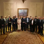 El Gobierno logró alinear a senadores vinculados a gobernadores dialoguistas, mientras el interbloque peronista rechazó la iniciativa. El mapa del voto expuso el nuevo equilibrio de poder en el Congreso. El Gobierno logró alinear a senadores vinculados a gobernadores dialoguistas, mientras el interbloque peronista rechazó la iniciativa. El mapa del voto expuso el nuevo equilibrio de poder en el Congreso.