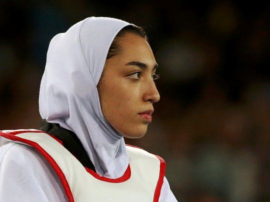 La campeona de taekwondo Kimia Alizadeh&nbsp;manifest&oacute; en las redes sociales que se fue de Ir&aacute;n porque se hab&iacute;a cansado de ser utilizada por las autoridades como una herramienta de propaganda.