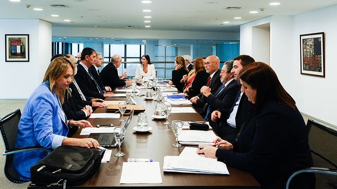 Marina Cabrera presidió su primera reunión como prosecretaria de Presidencia. 