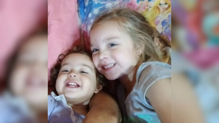 Pilar y Delfina Hecker, 1 y 5 años, desaparecidas. Pilar y Delfina Hecker, 1 y 5 años, desaparecidas.