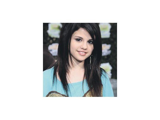 La vendedora cantante juvenil Selena Gómez se presenta el viernes en el estadio GEBA con su grupo The Scene.