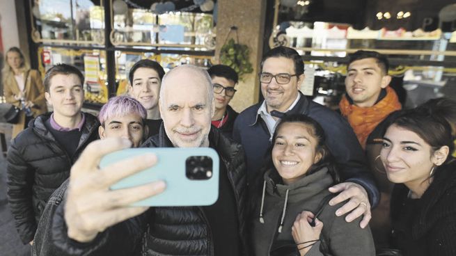 Campaña. Horacio Rodríguez Larreta, ayer en una visita a Merlo, provincia de Buenos Aires.