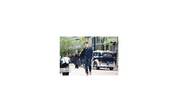 ámbito.com | Johnny Depp se luce como uno de los Dillinger más medidos y creíbles del cine en un film, que sin ahorrar tiroteos y acción, muestra aspectos poco explorados de la biografía del famoso gángster.