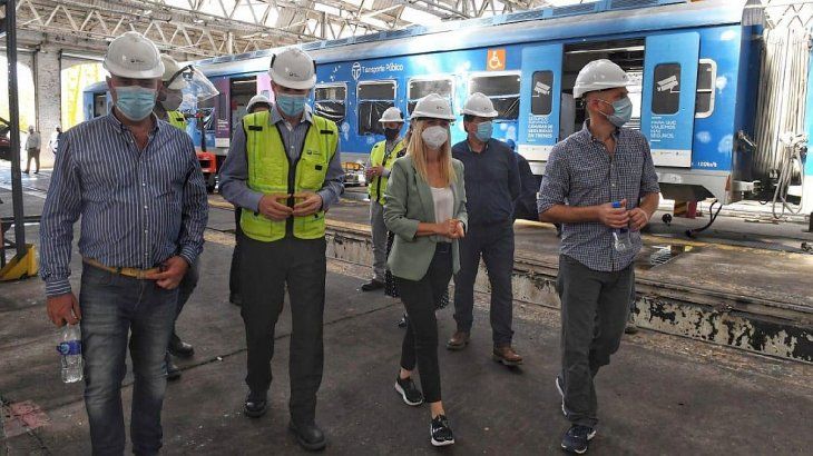 La vicegobernadora bonaerense, Verónica Magario, ratificó en su visita a talleres ferroviarios la decisión de armar corredores industriales a lo largo de la ruta 5 y de la ruta 7 y seguir avanzando en las estrategias de planificación de desarrollo, fortaleciendo la llegada de más trabajo.