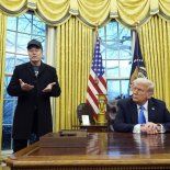 Donald Trump viaja con Elon Musk y otros empresarios a China. Donald Trump viaja con Elon Musk y otros empresarios a China.