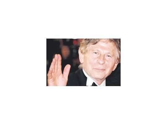 Roman Polanski hará su primera reaparición pública tras sus problemas judiciales mañana, en la entrega de los premios César, donde su film «El escritor oculto» figura entre los favoritos con ocho nominaciones.