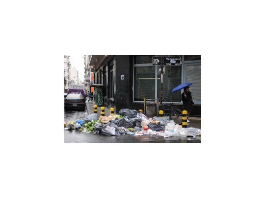 Piden no sacar la basura por paro de camioneros