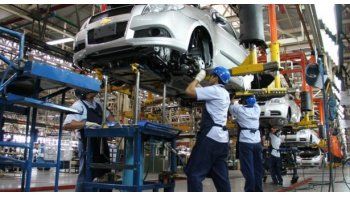Cayó 8,2% la industria en junio (mayor baja en 16 meses)