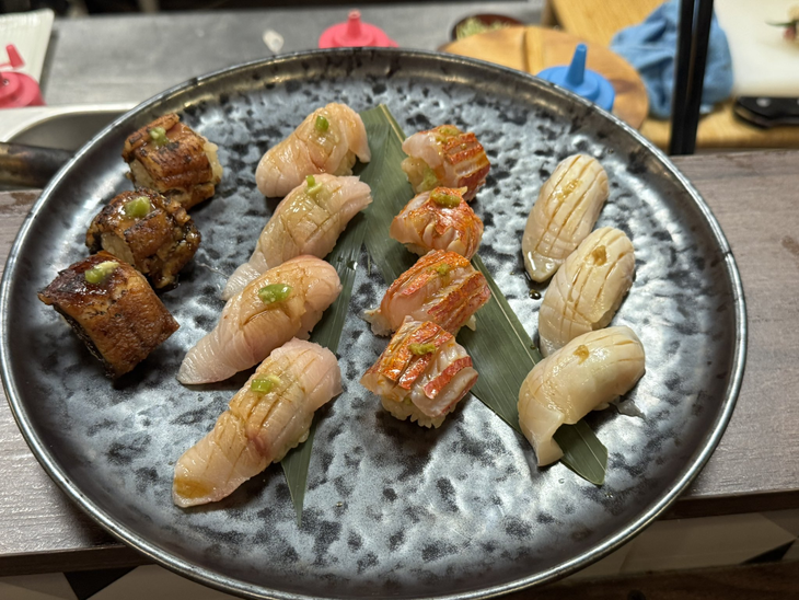 El auge de los omakase es uno de los fenómenos más destacados en este nuevo panorama gastronómico. El auge de los omakase es uno de los fenómenos más destacados en este nuevo panorama gastronómico.