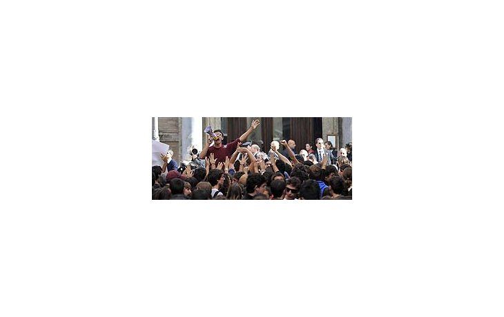 Italia: Senado aprobó polémica reforma educativa y hubo incidentes