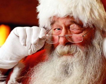 Papá Noel no es el único personaje de la Navidad. Muchos países tienen sus propias figuras, leyendas y costumbres. Papá Noel no es el único personaje de la Navidad. Muchos países tienen sus propias figuras, leyendas y costumbres.