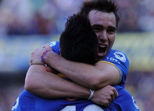 Mouche y Monzón festejan con el alma el gol de Boca.