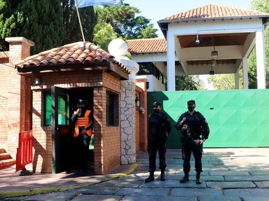 Investigan el presunto suicidio de un soldado den la quinta de Olivos.&nbsp;