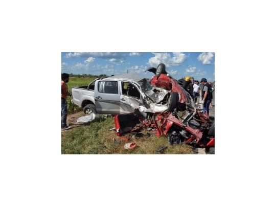 Los soldados viajaban a bordo de un Fiat Uno color rojo cuando chocaron de frente con una camioneta marca Toyota.