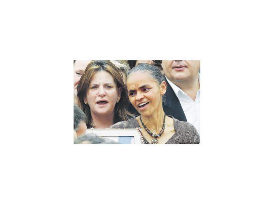 María Osmarina Marina Silva Vaz de Lima, su nombre completo, proviene de una familia humilde del noreste brasileño. Aprendió a leer y escribir en su juventud y soñaba con convertirse en monja.