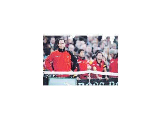 Costa durante la última serie que dirigió, ni más ni menos que en Sevilla, donde se consagró ante la Argentina. Corretja pica en punta para sucederlo.