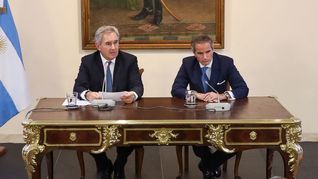 El canciller Pablo Quirno junto a Rafael Grossi en el acto que se llevó a cabo en el Palacio San Martín. El canciller Pablo Quirno junto a Rafael Grossi en el acto que se llevó a cabo en el Palacio San Martín.