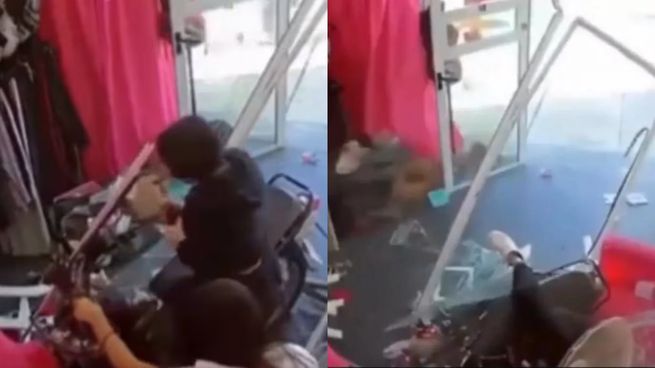Las adolescentes perdieron el control de la moto y atravesaron la vidriera de un local en Caseros.