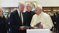 joe biden se reunio con francisco, con el clima y la pandemia en la agenda