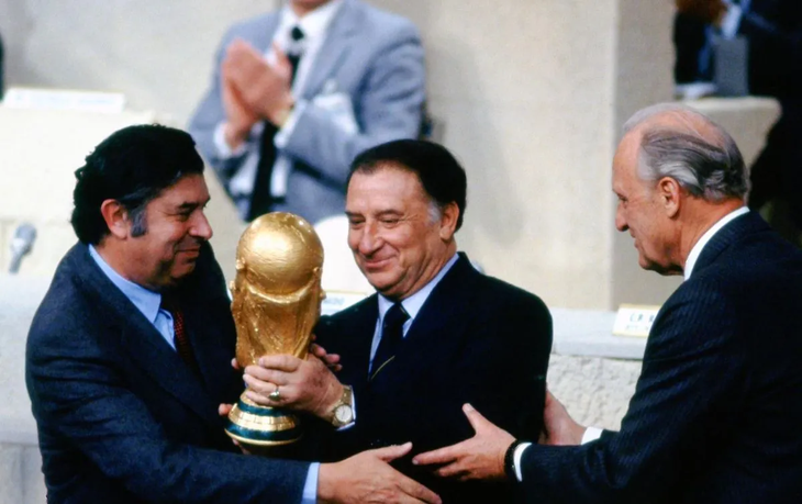 La muerte de Rafael del Castillo, presidente de la Federación Mexicana de Fútbol en la década de los '80, ocurre apenas unas semanas después de haber sido homenajeado por la propia FMF. 